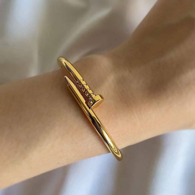 Nail head - gold bangle